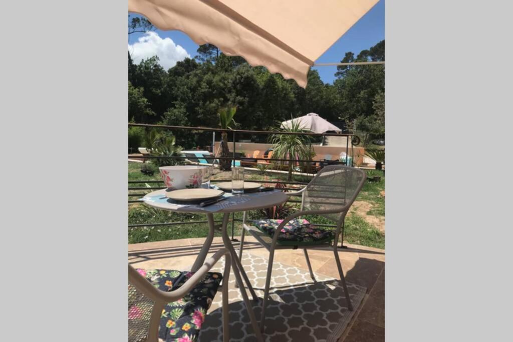 Logement Attenant A Une Villa T2 Avec Terrasse . Besse-sur-Issole المظهر الخارجي الصورة