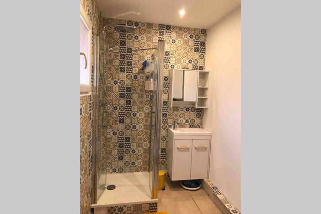 Logement Attenant A Une Villa T2 Avec Terrasse . Besse-sur-Issole المظهر الخارجي الصورة