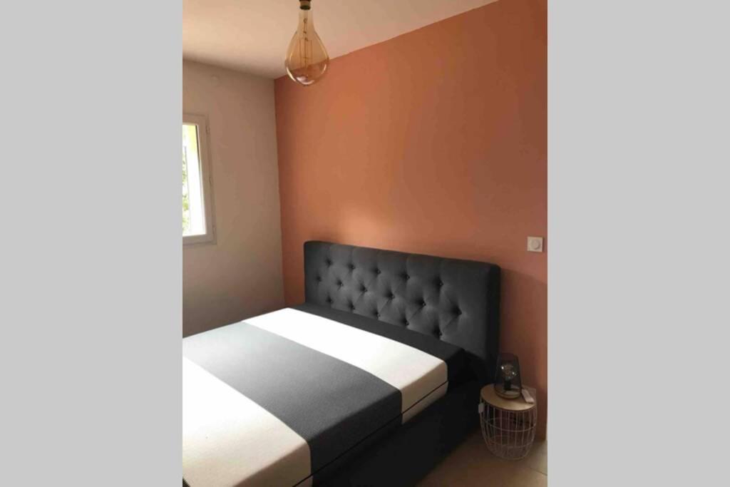 Logement Attenant A Une Villa T2 Avec Terrasse . Besse-sur-Issole المظهر الخارجي الصورة